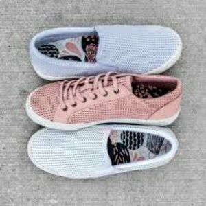 Bucket feet Slip on preforated shoe size 9